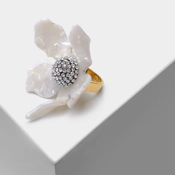 JZ20950-P62 Бутик Amorita Акрилни бяло и черно модно голямо цвете пръстен