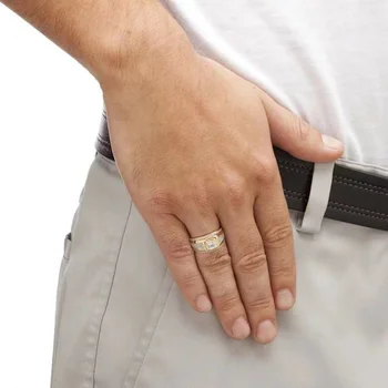Класически мъжки пръстен Златно покритие Цвят на Властен Квадратна Кройката Бял Циркон Сватбена Бизнес пръстен върху пръста за мъже бижутата